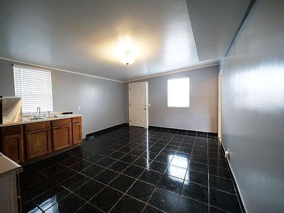 3rd image of 2843 N Kilbourn Ave #2