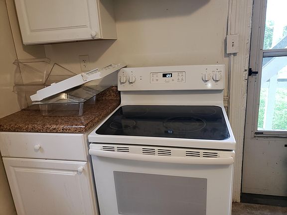4th image of 1305 N 32nd St #A