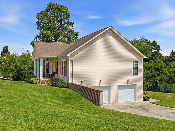 3rd image of 10439 Sovereign Pointe Dr
