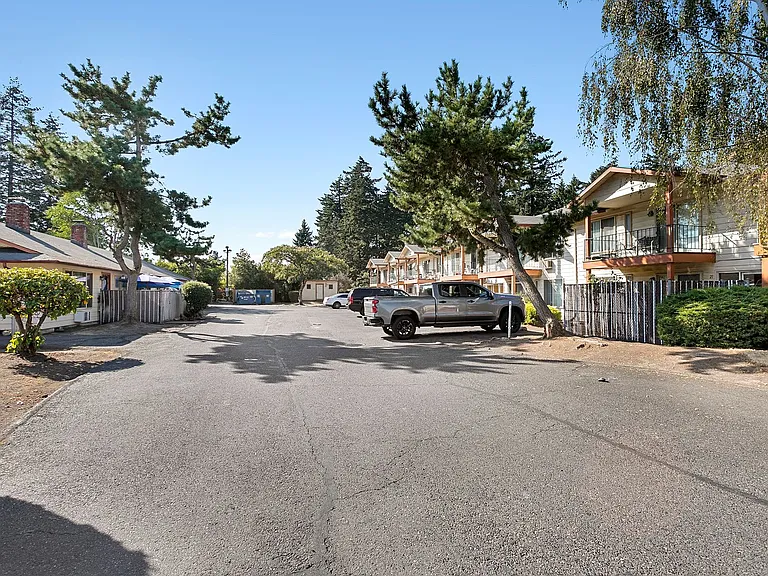Seven Gables — Photo 32
