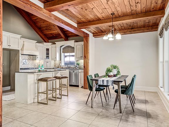 5th image of 318 Breemen Cir