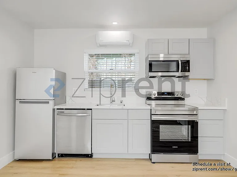 1815 San Andres St #B — Photo 12