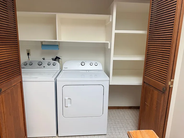 1612 W Olive St #13 — Photo 15