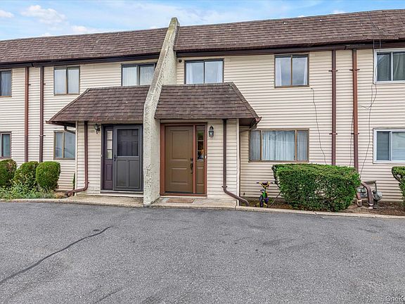 4th image of 88 E Valley Stream Boulevard #6