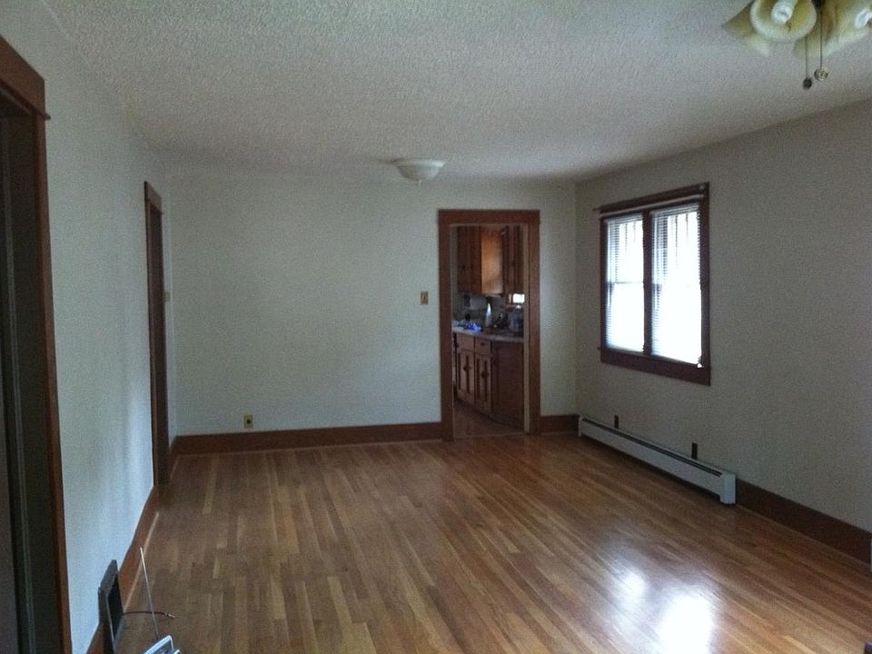 Spacious living room