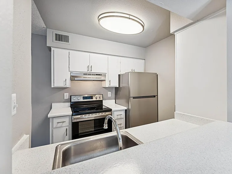 Sorrento Apartments — Photo 33