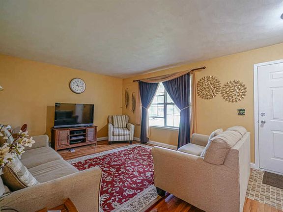 5th image of 5716 Heaton Ct
