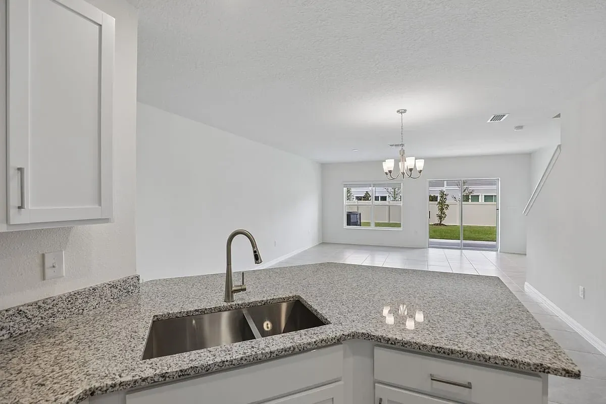 3 bed, 2.5 bath, 1557 sqft, $2,100 — Photo 3