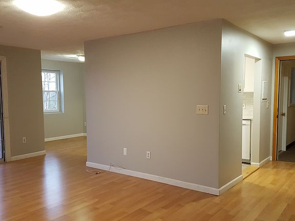 5th image of 7 Louisburg Sq APT 9