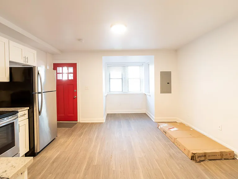 539 9th St SE #2 — Photo 5