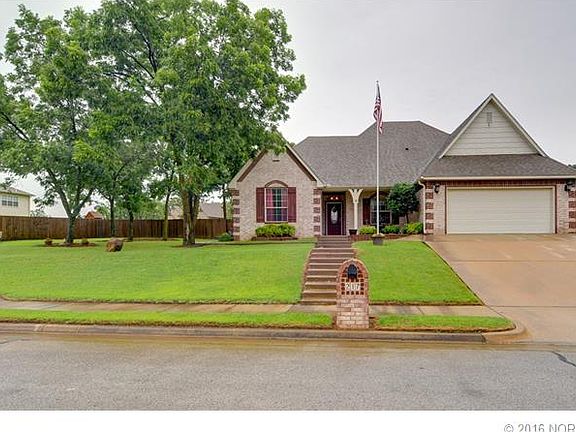 2nd image of 217 Castle Creek Dr