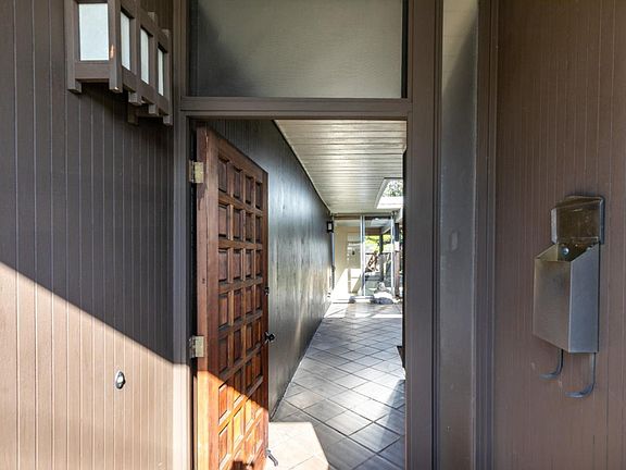 3rd image of 2252 Fairhill Ln