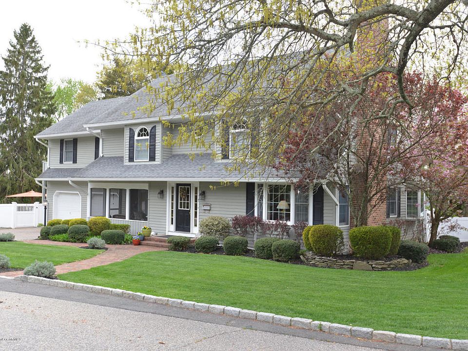 1st image of 7 East Dr