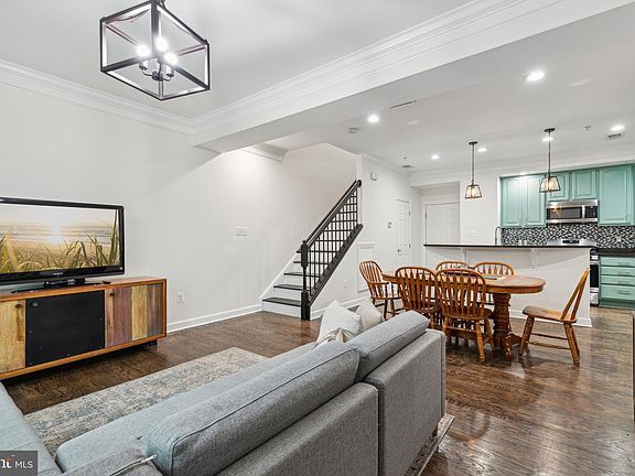 4th image of 632 Pelican Ave #632