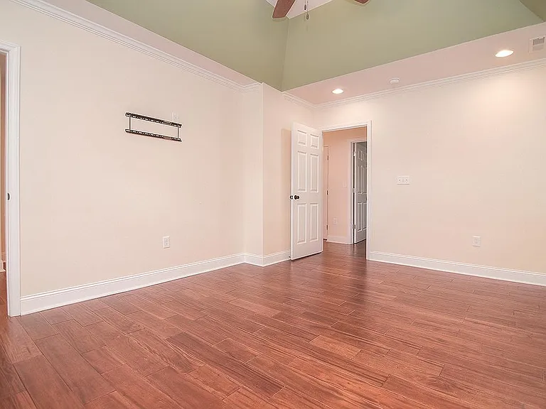 301 W Kingston Ave — Photo 12