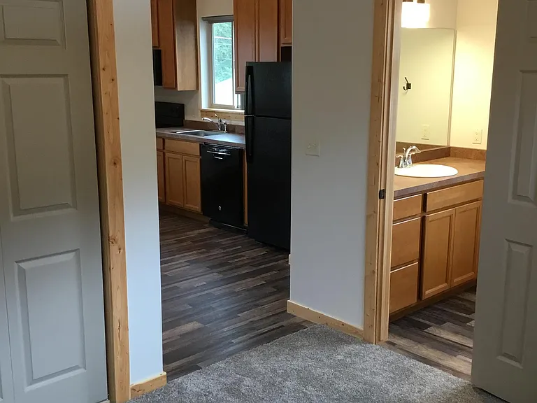 646 Clyde St — Photo 7