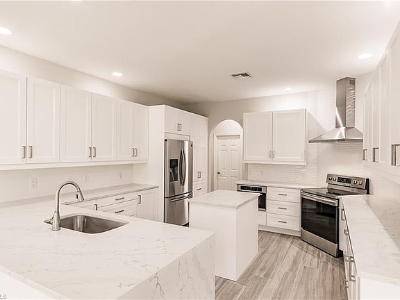 4th image of 770 17th St SW