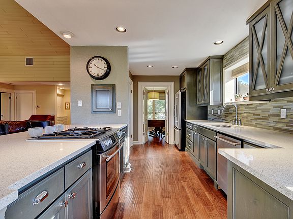 4th image of 1800 Plumbrook Dr