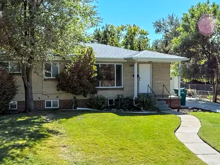 5768 S Hickory Way — Photo 1