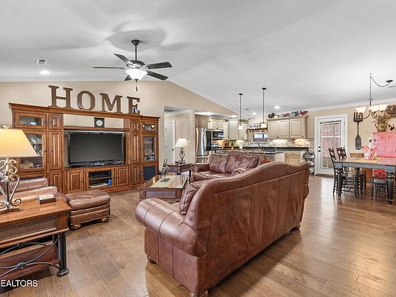 5th image of 1506 Maxwell Ln