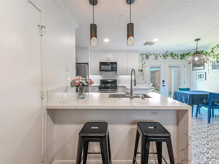 1004 Ruthven St — Photo 5