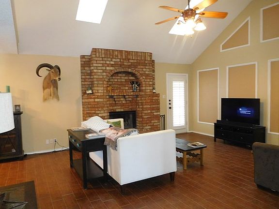 3rd image of 4512 Gleneagles Dr