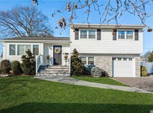 15 Warren Pl, Plainview, NY 11803