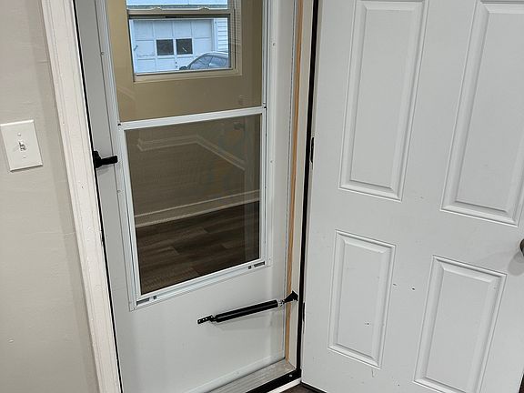 5th image of 10416 Grace Ave