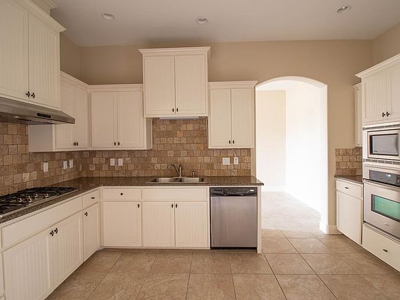 5th image of 109 Frontenac Ln