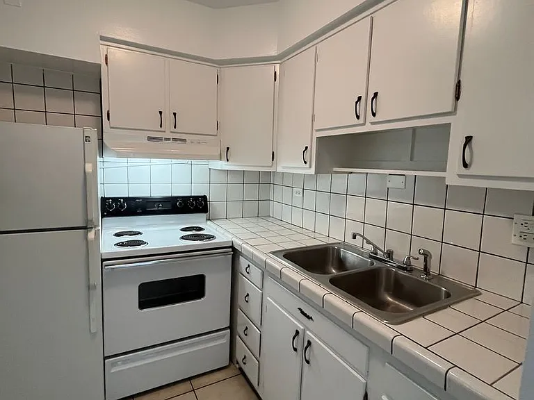 150 E Lake St #12B — Photo 3