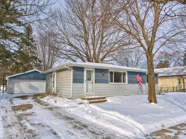 313 N Main St, Poynette, WI 53955