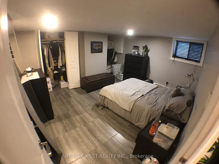 1504 Dufferin St #BASEMENT — Photo 2
