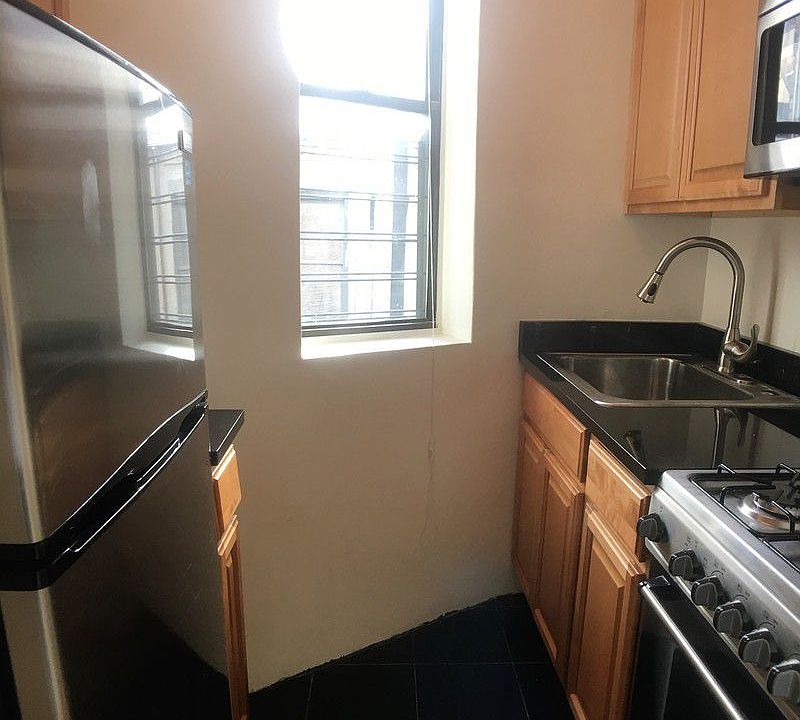 2nd image of 104 W 83rd St APT 5D