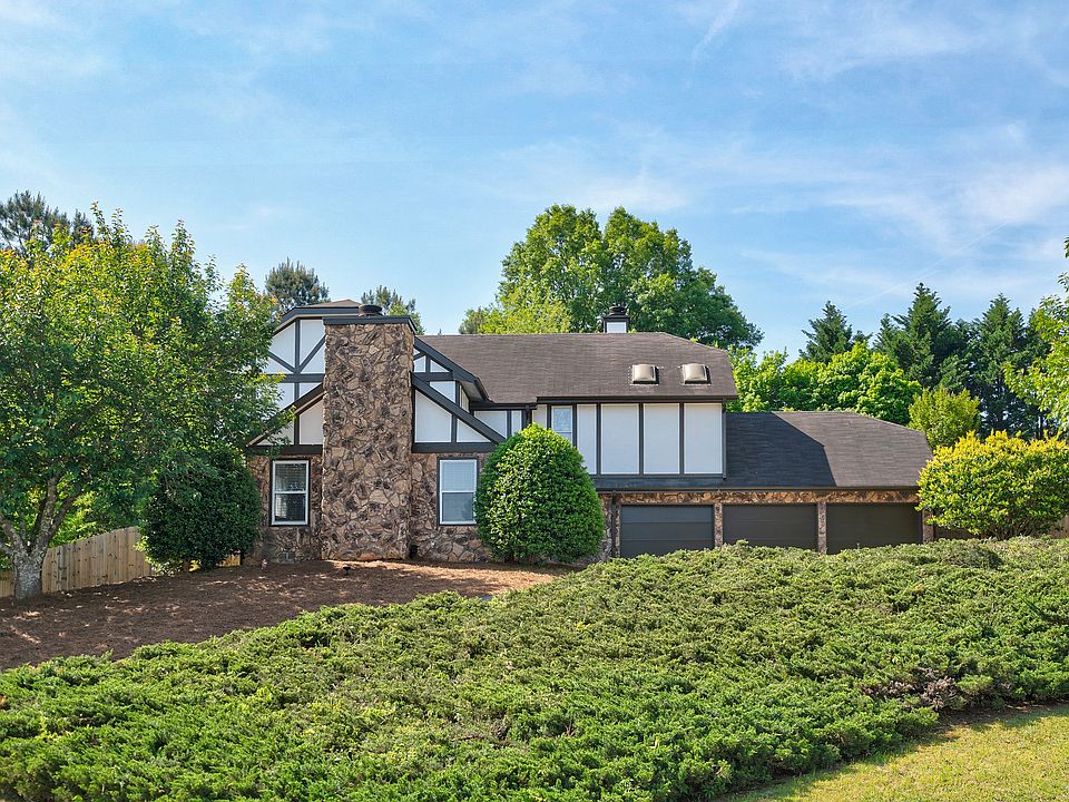1st image of 320 Saddle Creek Dr