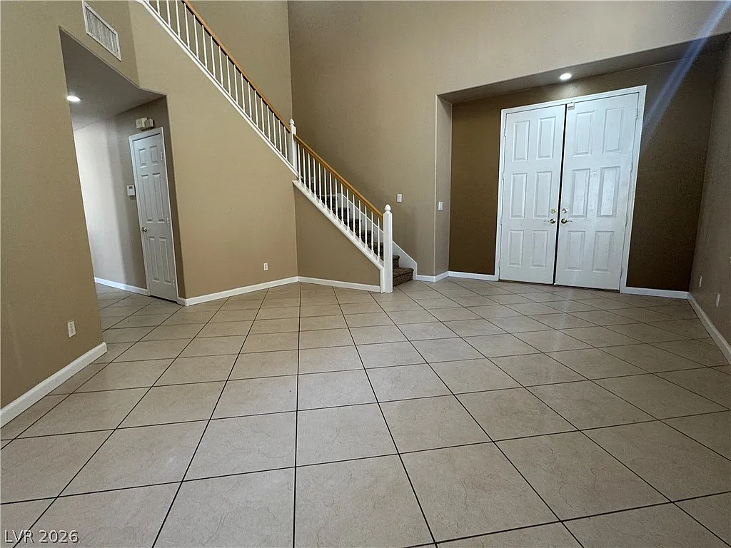 4 bed, 3.0 bath, 2346 sqft, $2,875 — Photo 4