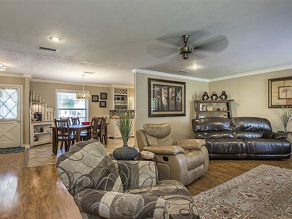 5th image of 301 Saint Clair Dr