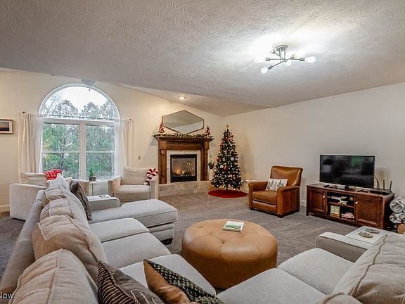 5th image of 2450 Wildflower Ln NE