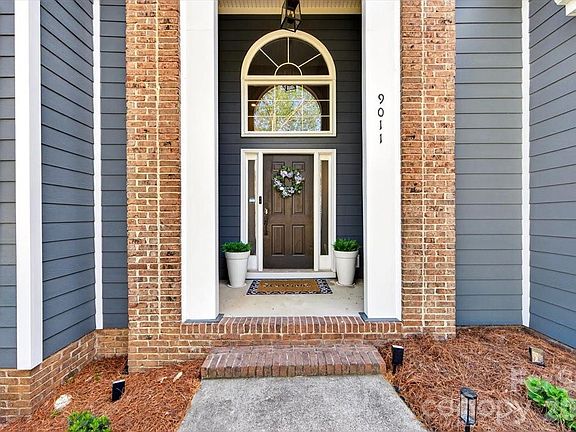 3rd image of 9011 Warbler Ct
