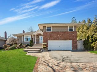 37 Winthrop Road, Plainview, NY