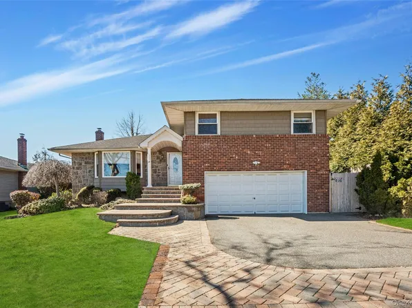 37 Winthrop Road, Plainview, NY 11803