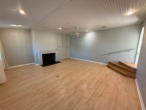 3rd image of 2200 Agnew St