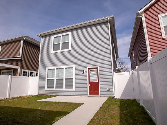 5th image of 326 Warman Ave