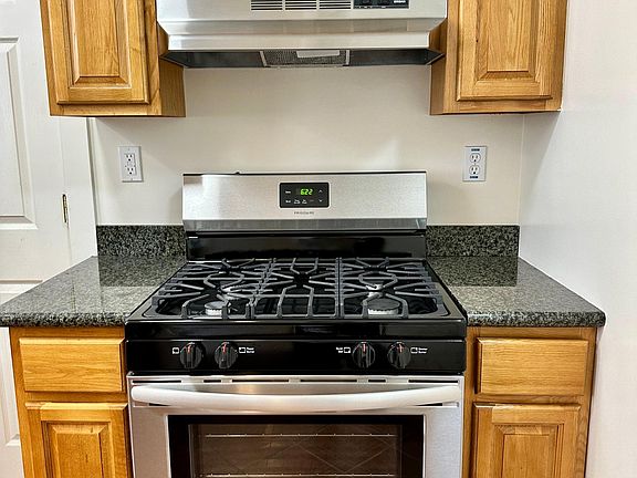 5th image of 3184 25th St