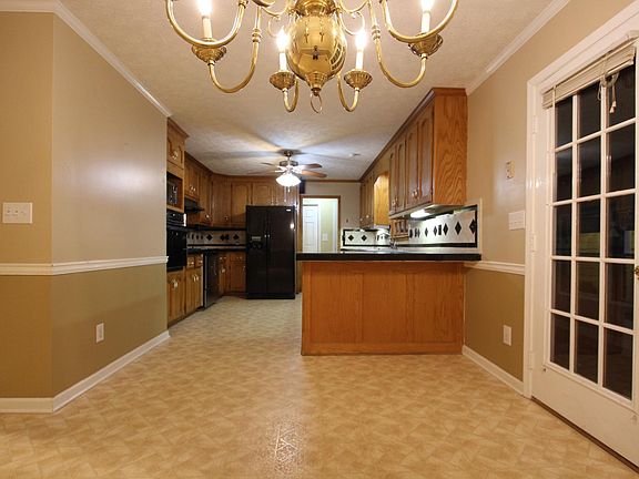 2nd image of 2944 Piedmont Dr #Basement