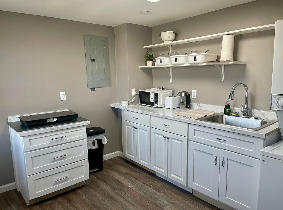 2nd image of 1421 S Carey St #2