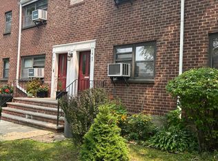 1643 160th St, Whitestone, NY 11357