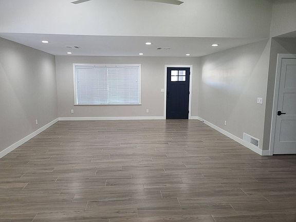 4th image of 1921 E Juniper Cir