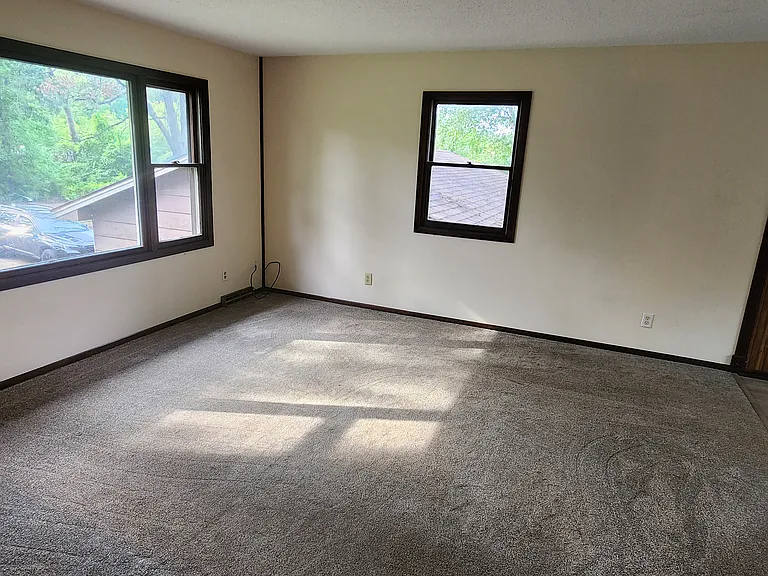 701 Railroad Ave SE — Photo 8