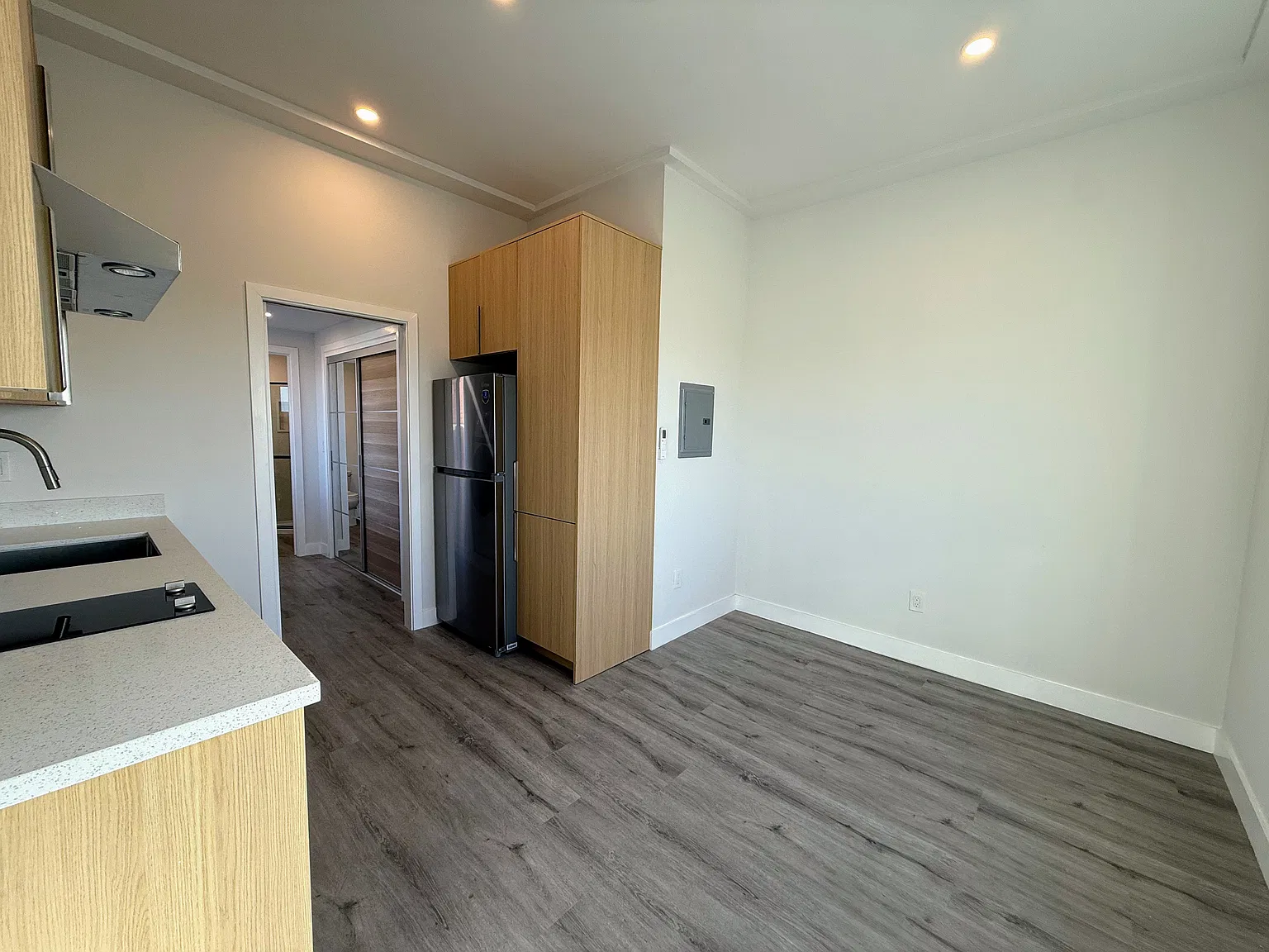 Studio, 300 sqft, $2,000 — Photo 4