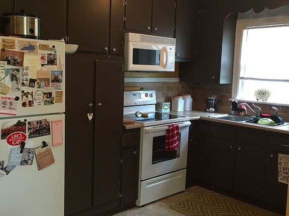 3rd image of 1304 Cabell Dr